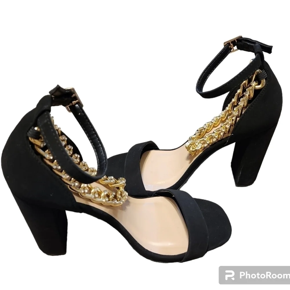 Derek Heart chunky heels black with black ankle strap & gold rhinestone strap 6